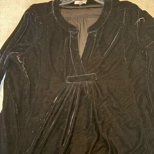 Easel Black Velvet Top